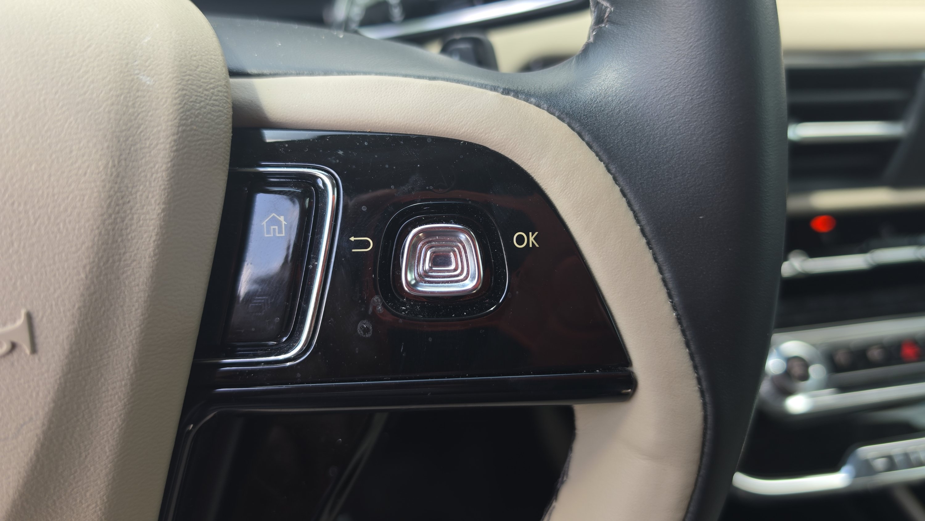 Used 2025 Lincoln Corsair Grand Touring AWD/4WD image 12
