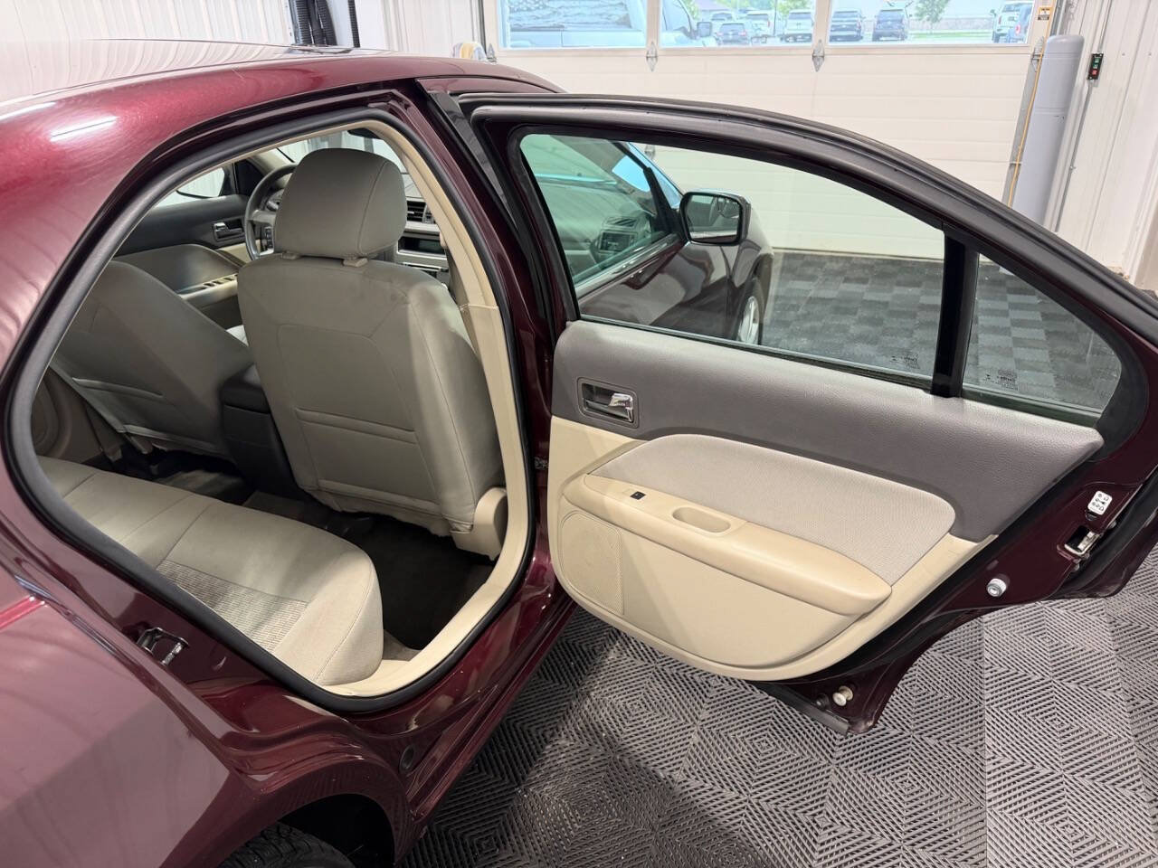 Used 2012 Ford Fusion SE FWD image 11