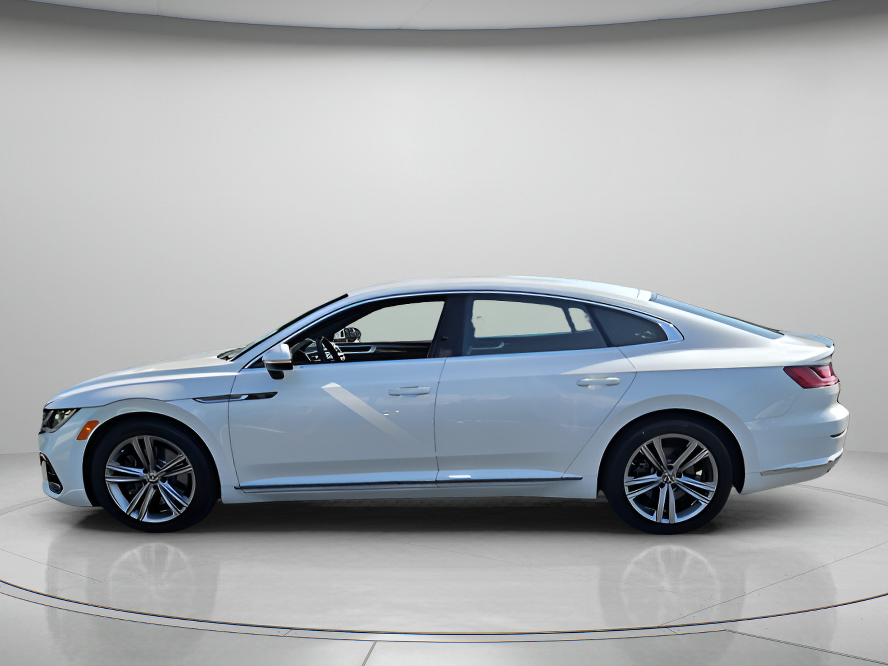 Used 2022 Volkswagen Arteon SE FWD image 2
