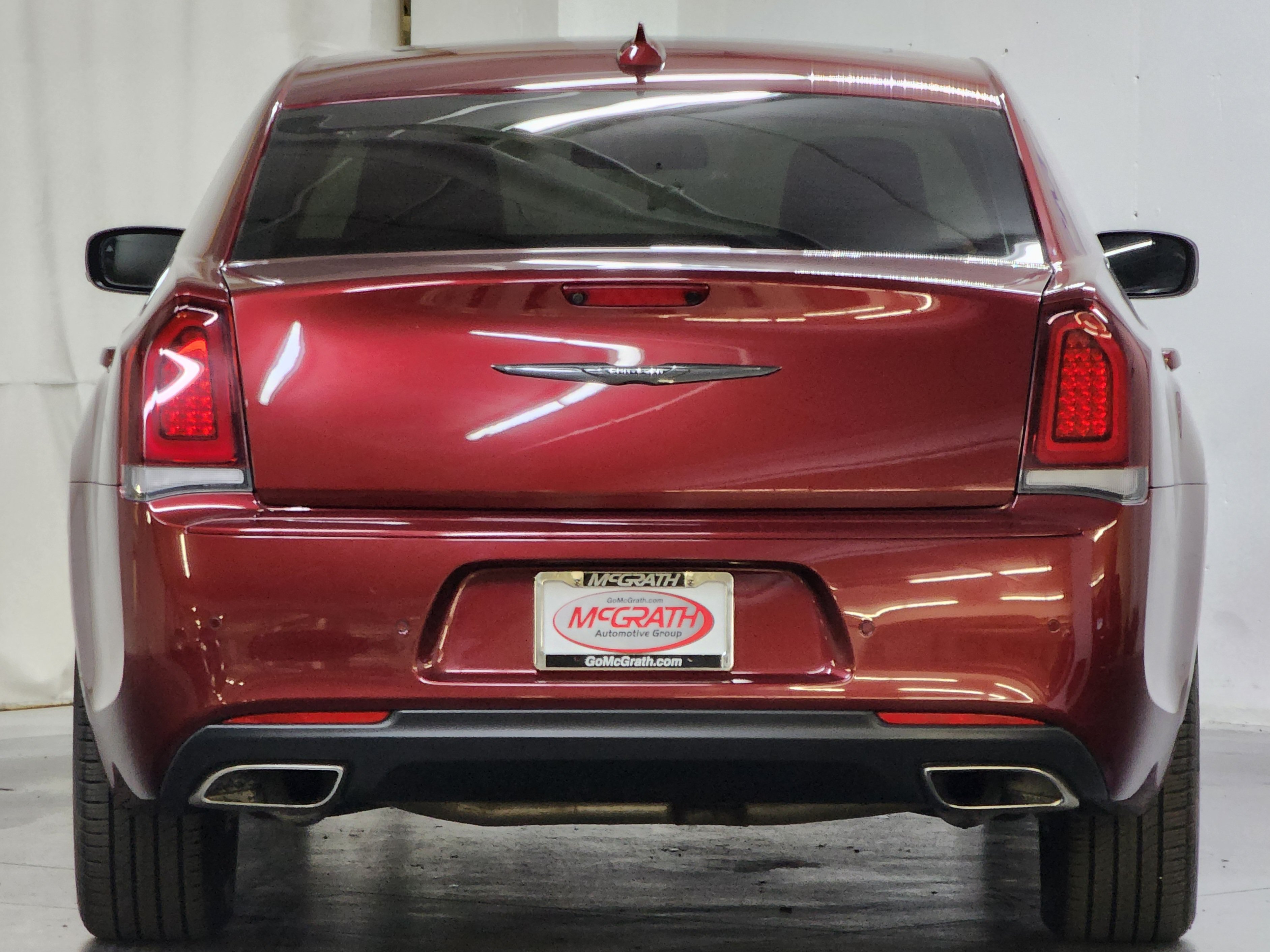 Used 2022 Chrysler 300 Touring L w/ Popular Equipment Group AWD/4WD image 8