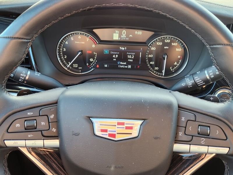 Used 2025 Cadillac XT6 Premium Luxury image 14