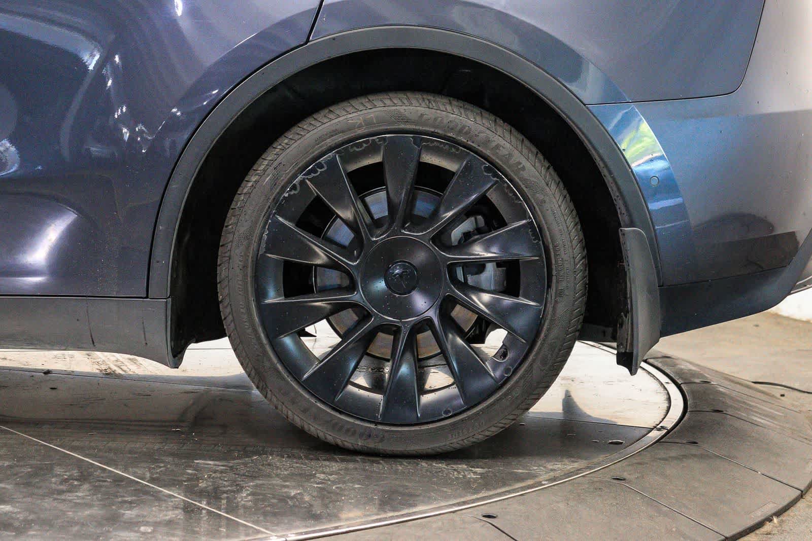 Used 2021 Tesla Model Y Long Range AWD/4WD image 9