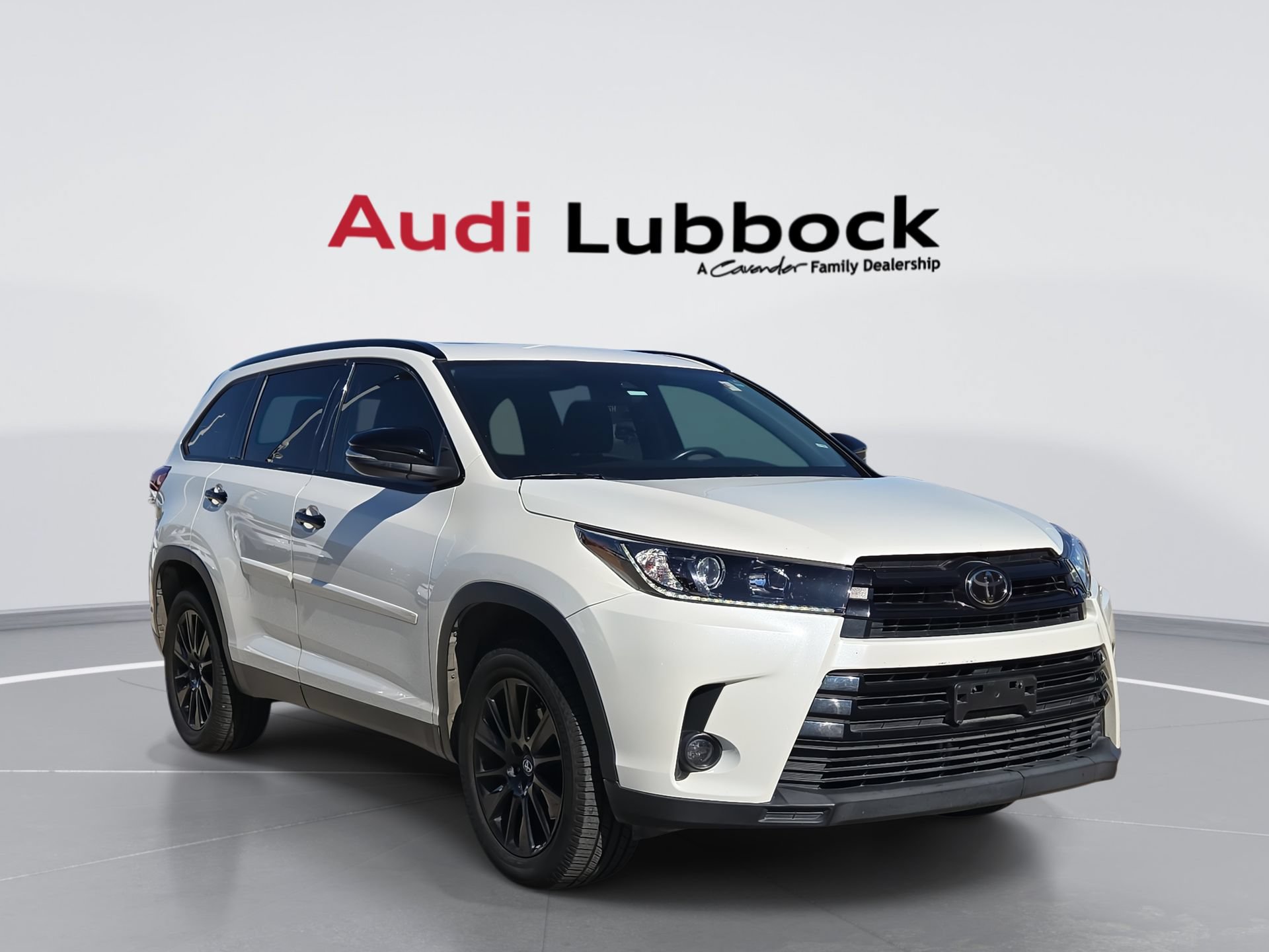 Used 2019 Toyota Highlander SE w/ Nightshade Edition