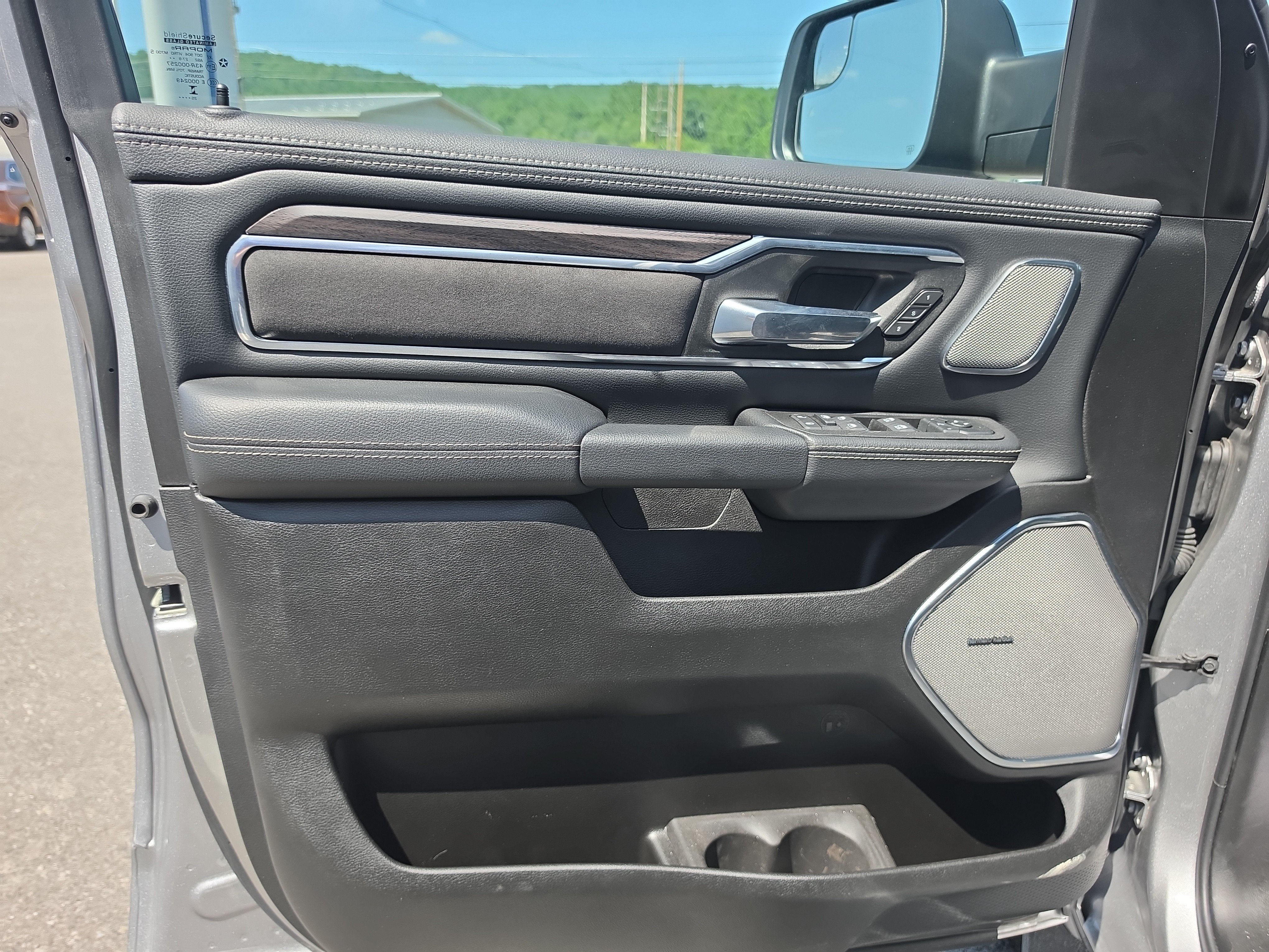 Used 2026 RAM 1500 Laramie AWD/4WD image 17