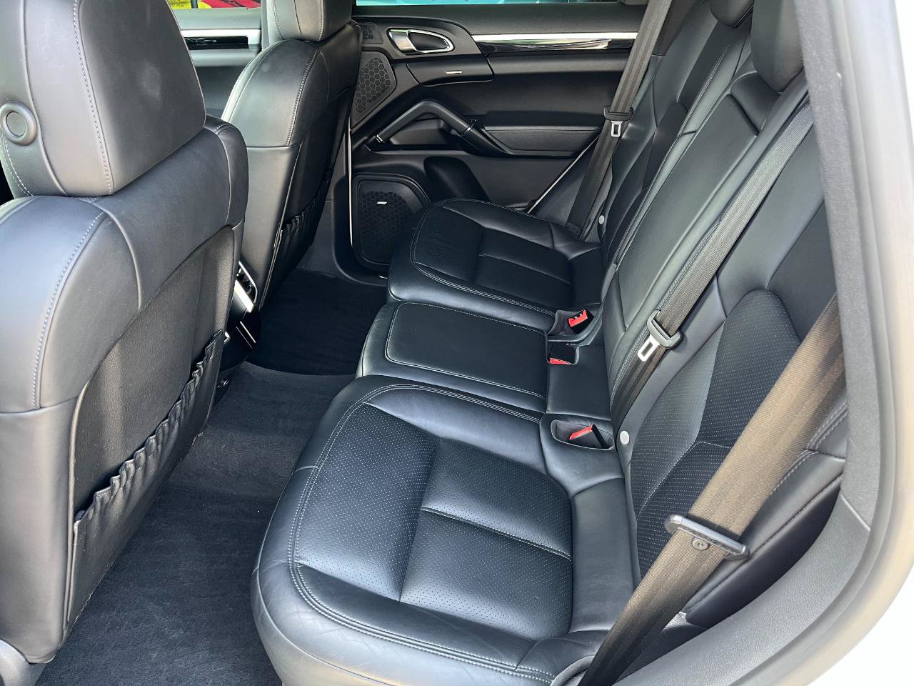 Used 2015 Porsche Cayenne Diesel AWD/4WD image 13