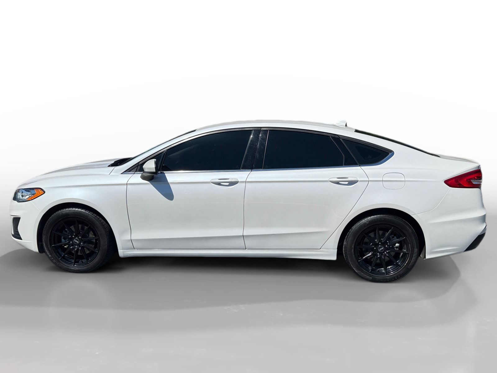 Used 2020 Ford Fusion SE FWD image 2