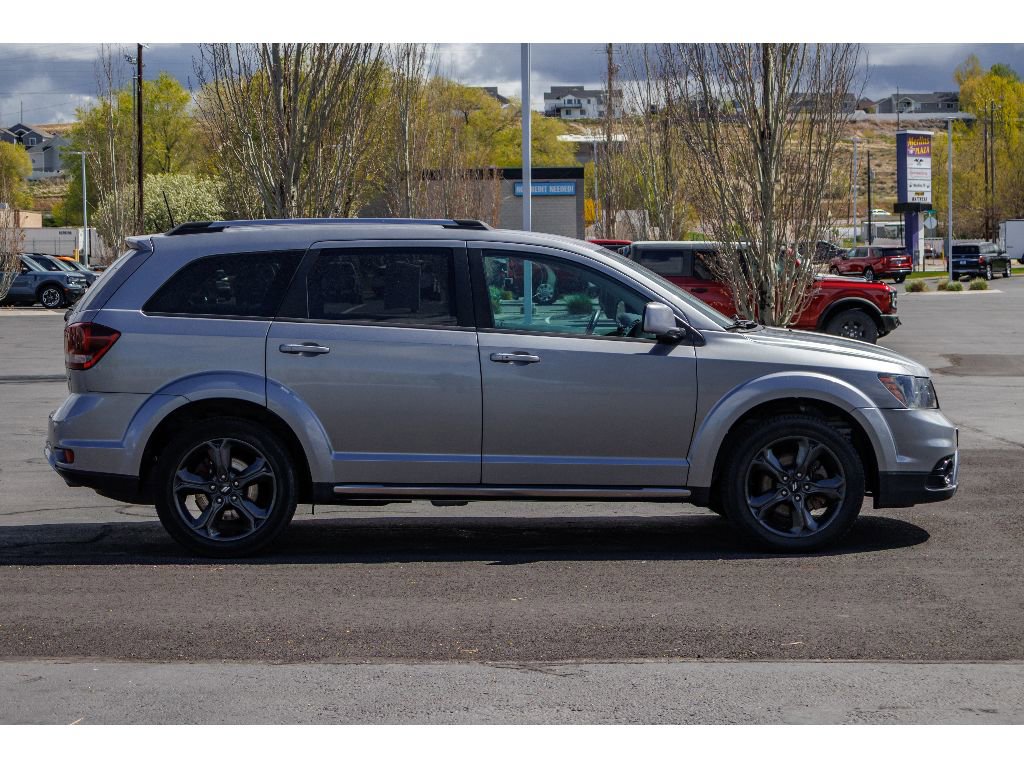 Used 2019 Dodge Journey Crossroad w/ Navigation Group image 2