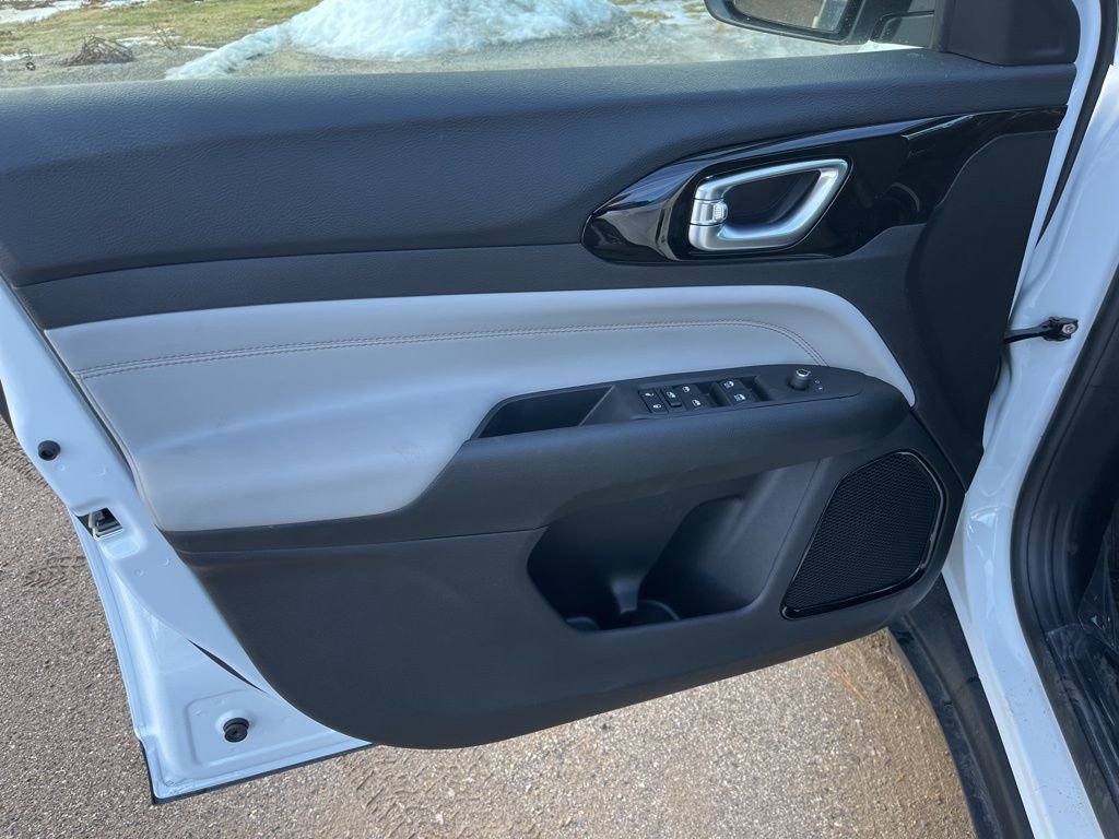 New 2026 Jeep Compass Limited image 18