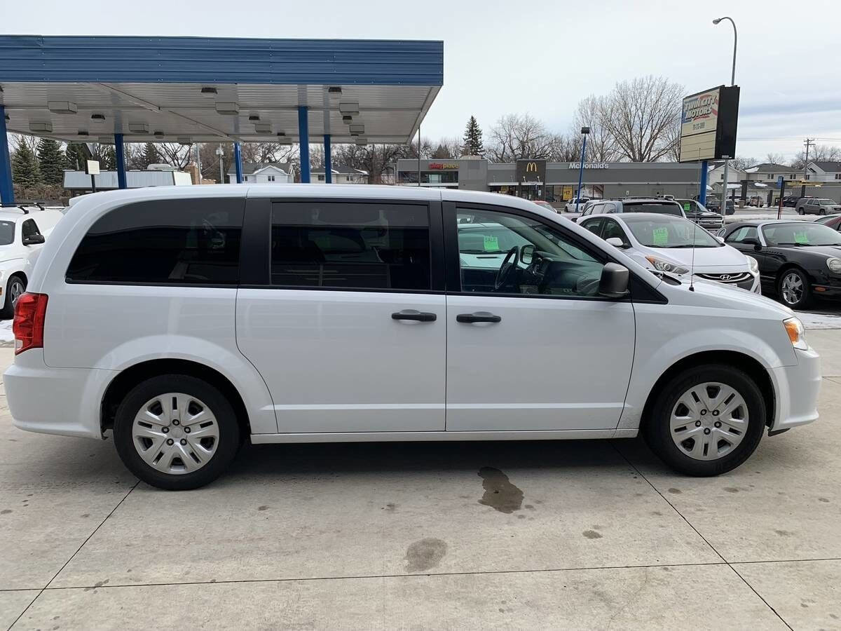 Used 2019 Dodge Grand Caravan SE w/ UConnect Hands-Free Group image 5