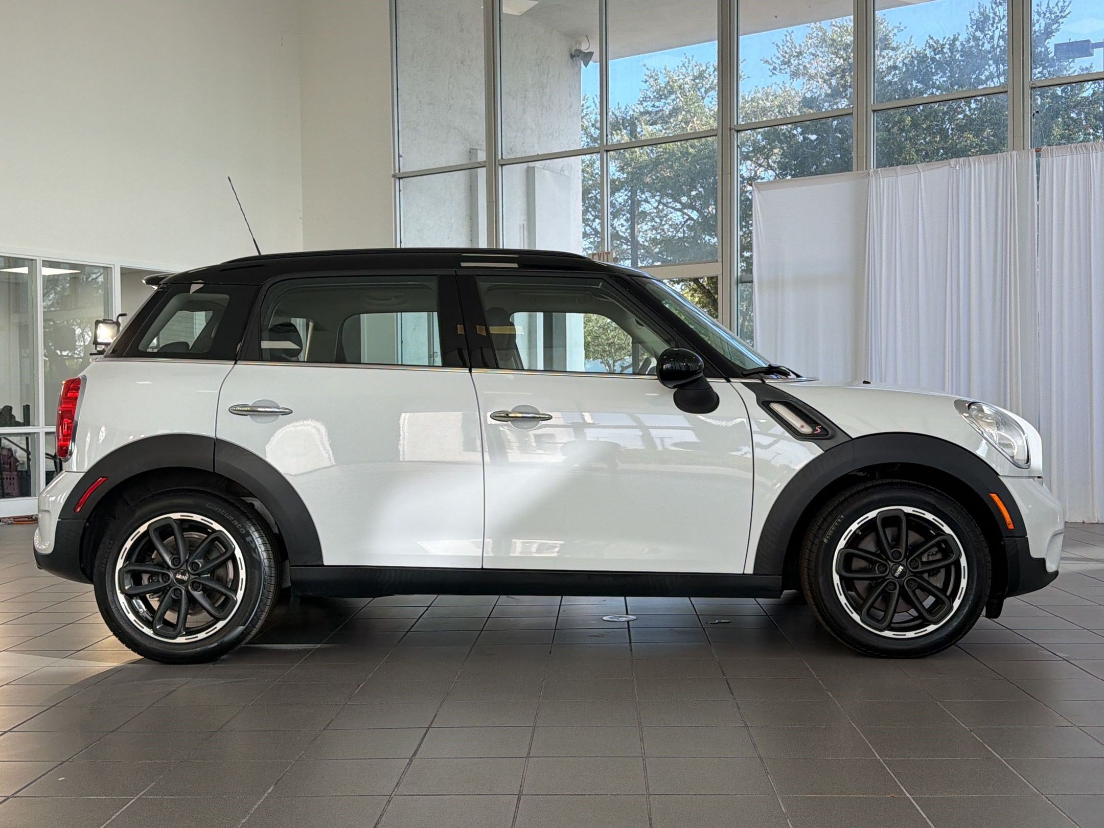 Used 2016 MINI Cooper Countryman S FWD image 8