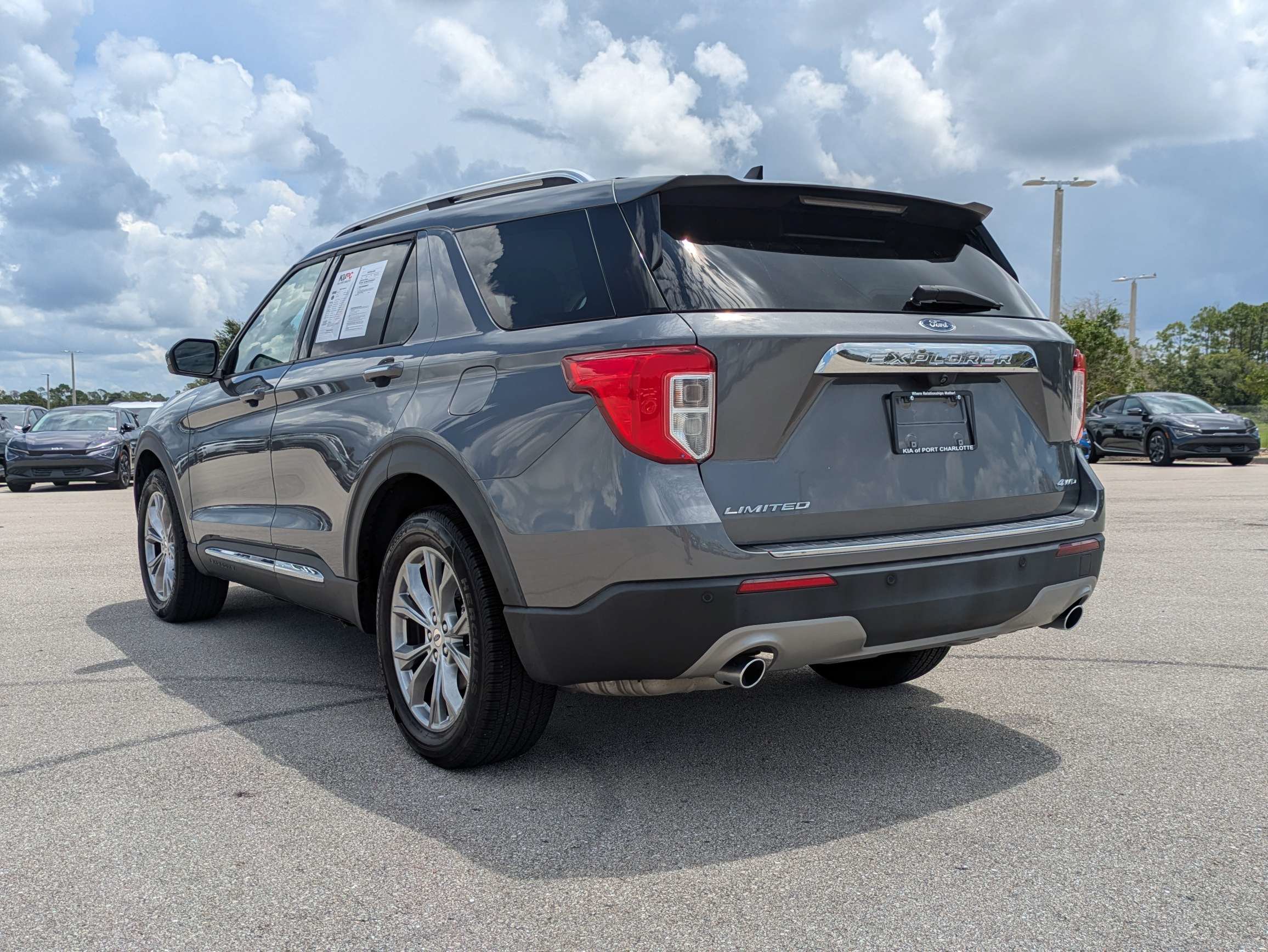 Used 2022 Ford Explorer Limited AWD/4WD image 7