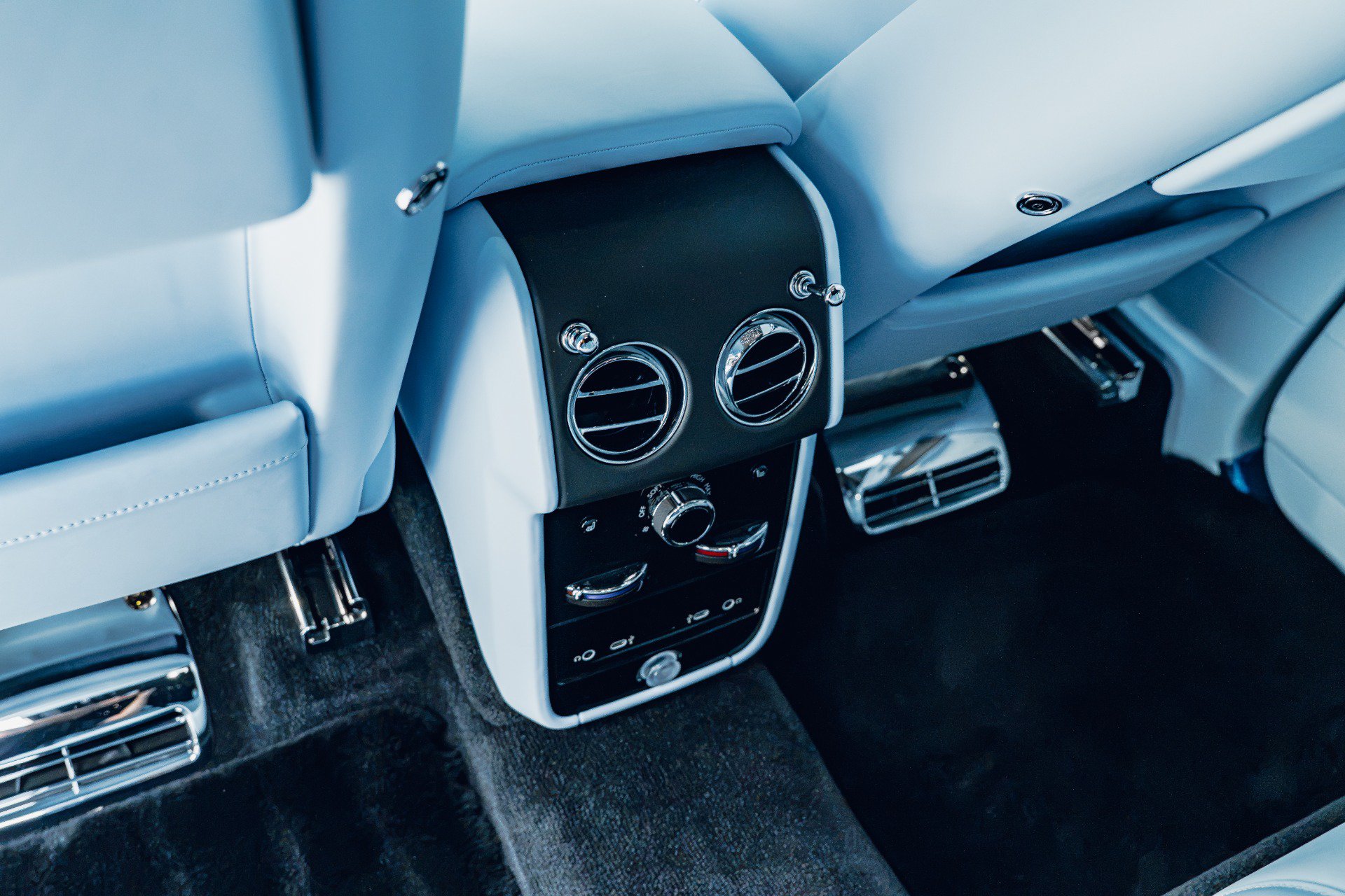 Used 2026 Rolls-Royce Cullinan AWD/4WD image 41