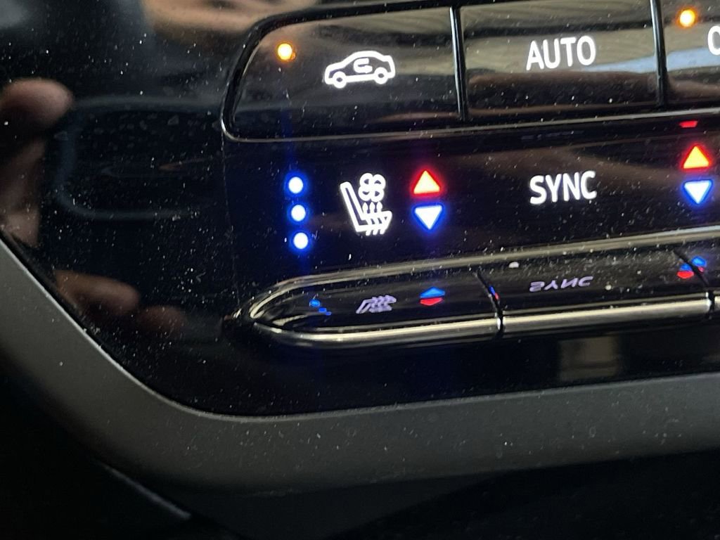 Used 2022 Buick Envision Avenir w/ Technology Package II AWD/4WD image 41