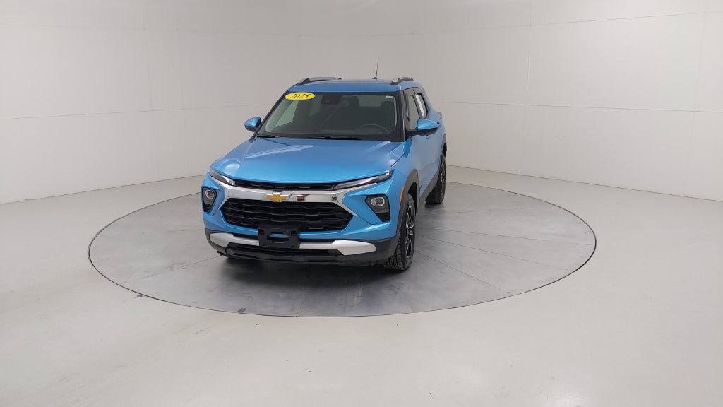 Used 2025 Chevrolet TrailBlazer LT w/ Convenience Package AWD/4WD image 8