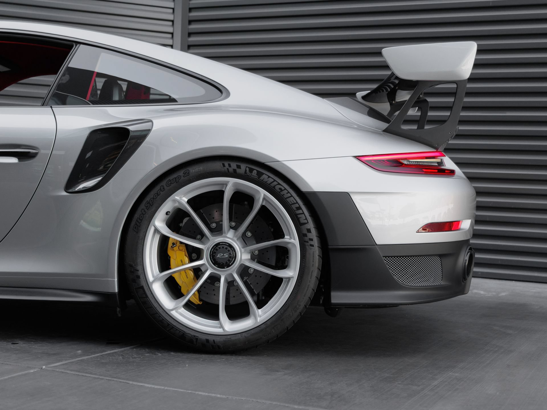 Certified 2018 Porsche 911 GT2 RS RWD image 32