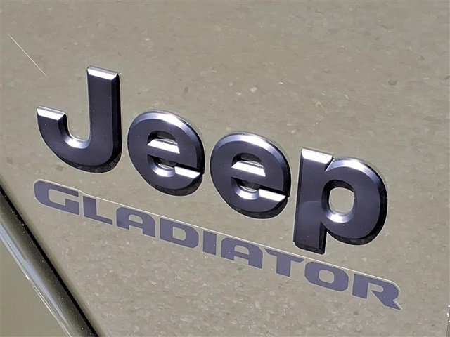 Certified 2022 Jeep Gladiator Willys image 10