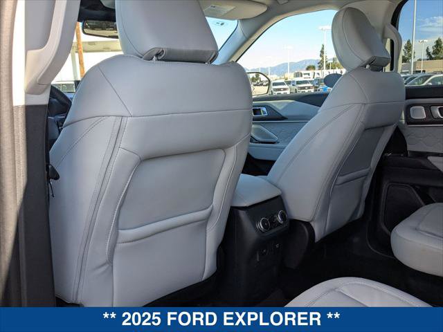 Used 2025 Ford Explorer Platinum w/ Ultimate Package AWD/4WD image 22