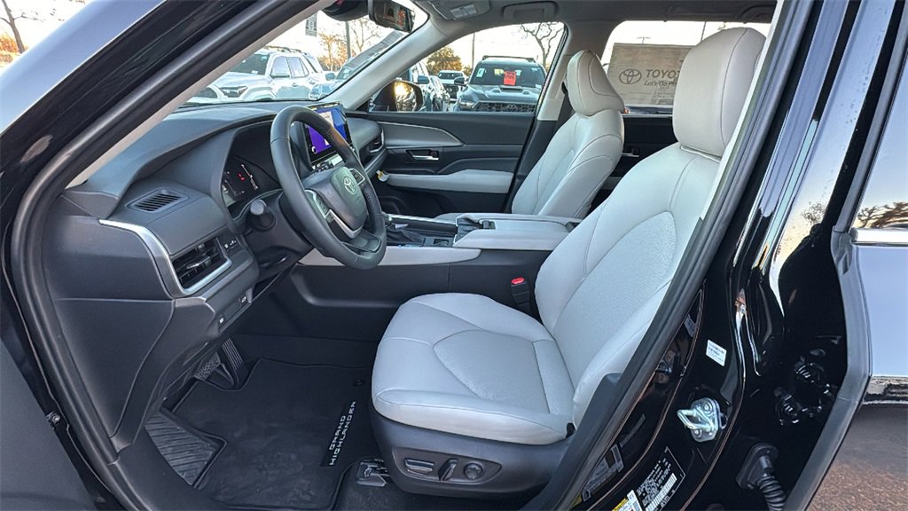 New 2026 Toyota Grand Highlander XLE image 18