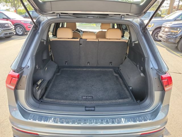 Used 2022 Volkswagen Tiguan SE AWD/4WD image 33