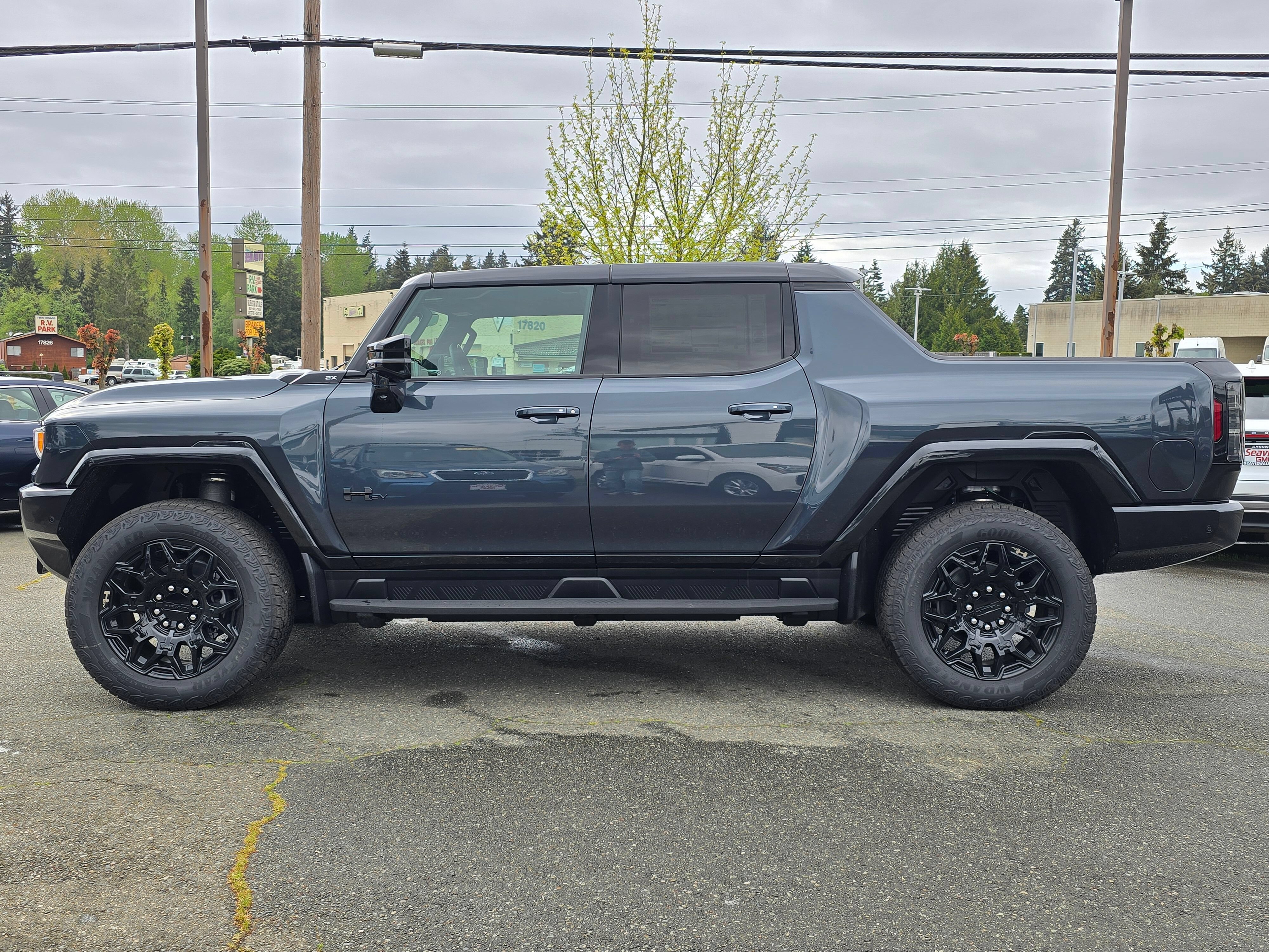New 2026 GMC Hummer EV 4x4 Crew Cab w/ LPO, Dark Essentials Package image 4