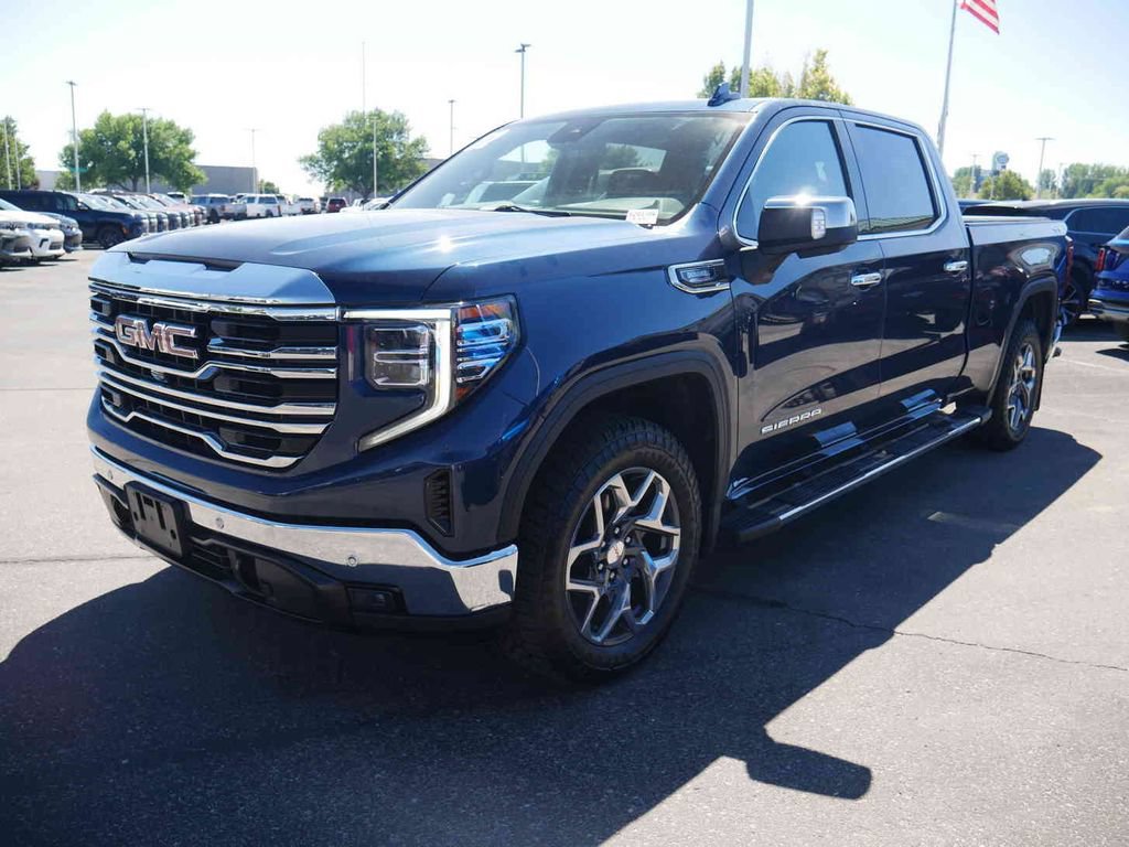Used 2022 GMC Sierra 1500 SLT w/ SLT Premium Plus Package AWD/4WD image 4