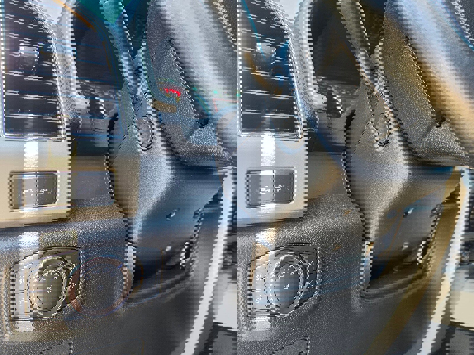 Used 2018 Ford F150 Lariat w/ Equipment Group 502A Luxury image 24