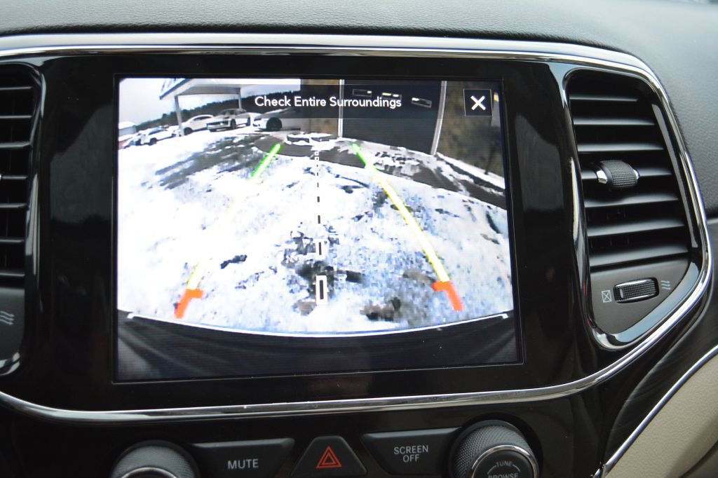 Used 2021 Jeep Grand Cherokee Limited image 21