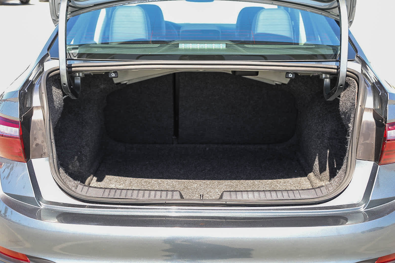 Used 2024 Volkswagen Jetta SE FWD image 25