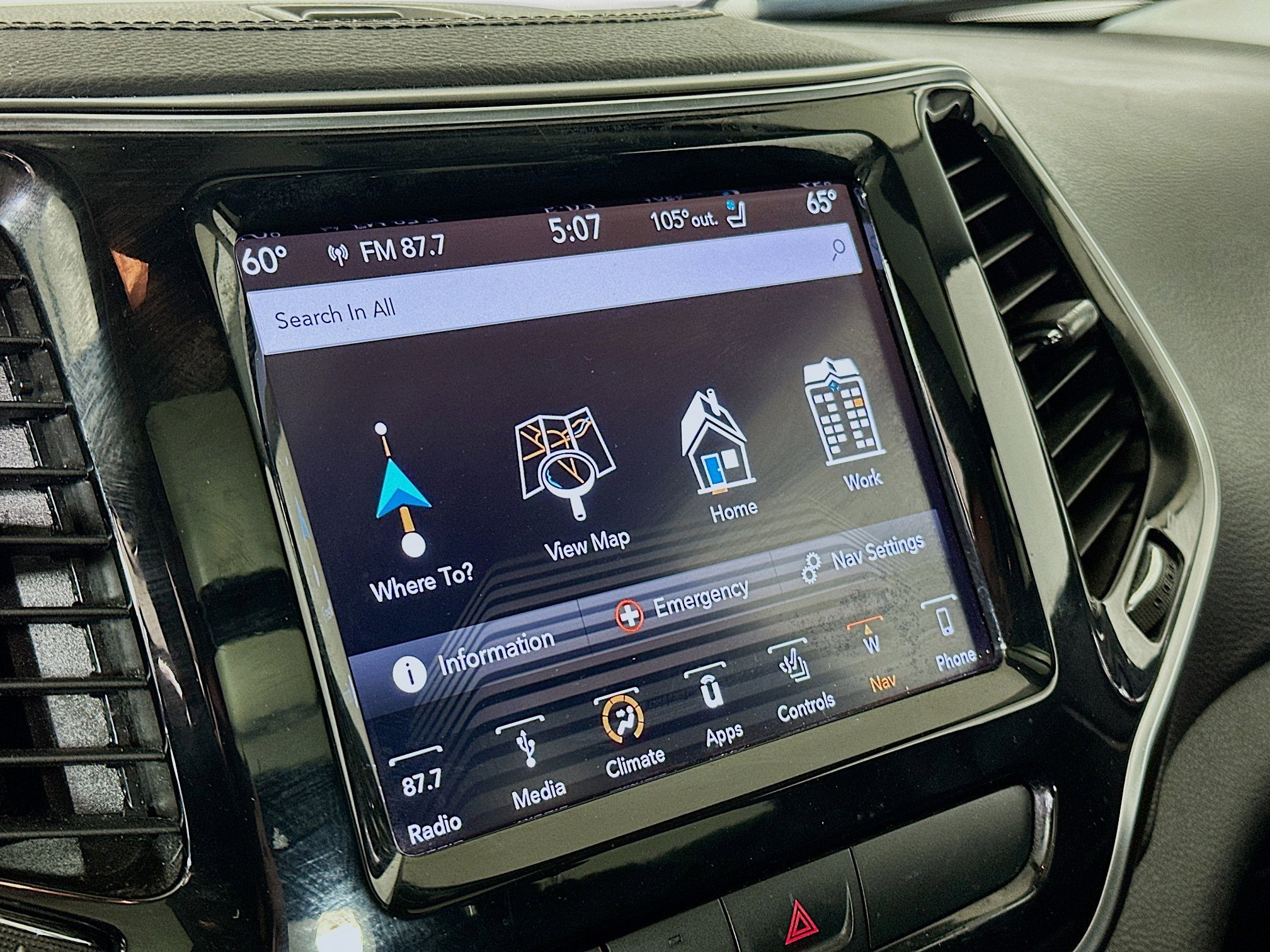 Used 2019 Jeep Cherokee Limited w/ Luxury Group AWD/4WD image 22