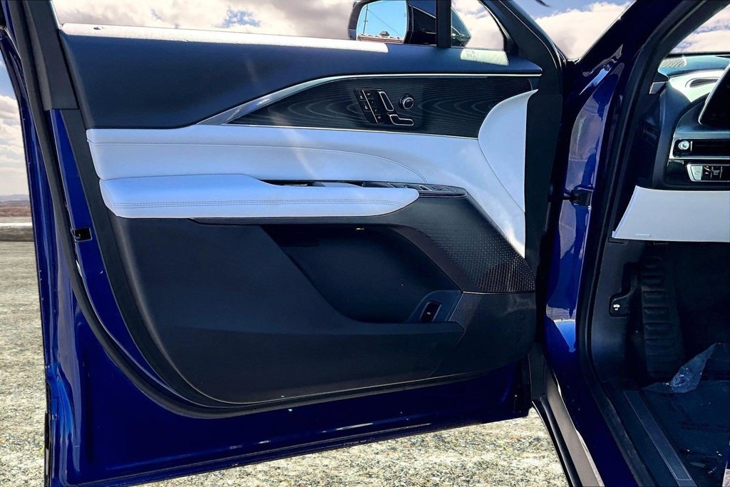 Certified 2024 Cadillac Lyriq Luxury RWD image 19