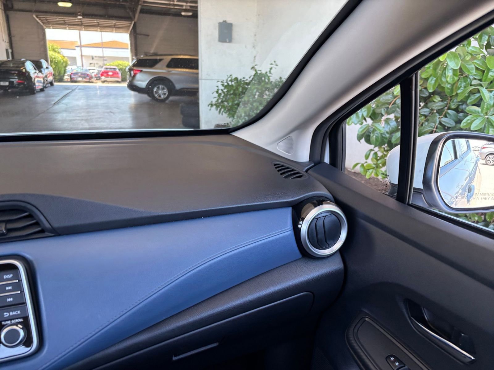 Used 2025 Nissan Versa SV FWD image 35
