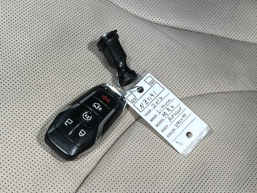 Used 2016 Lincoln MKX Reserve w/ Driver Assistance Package image 39