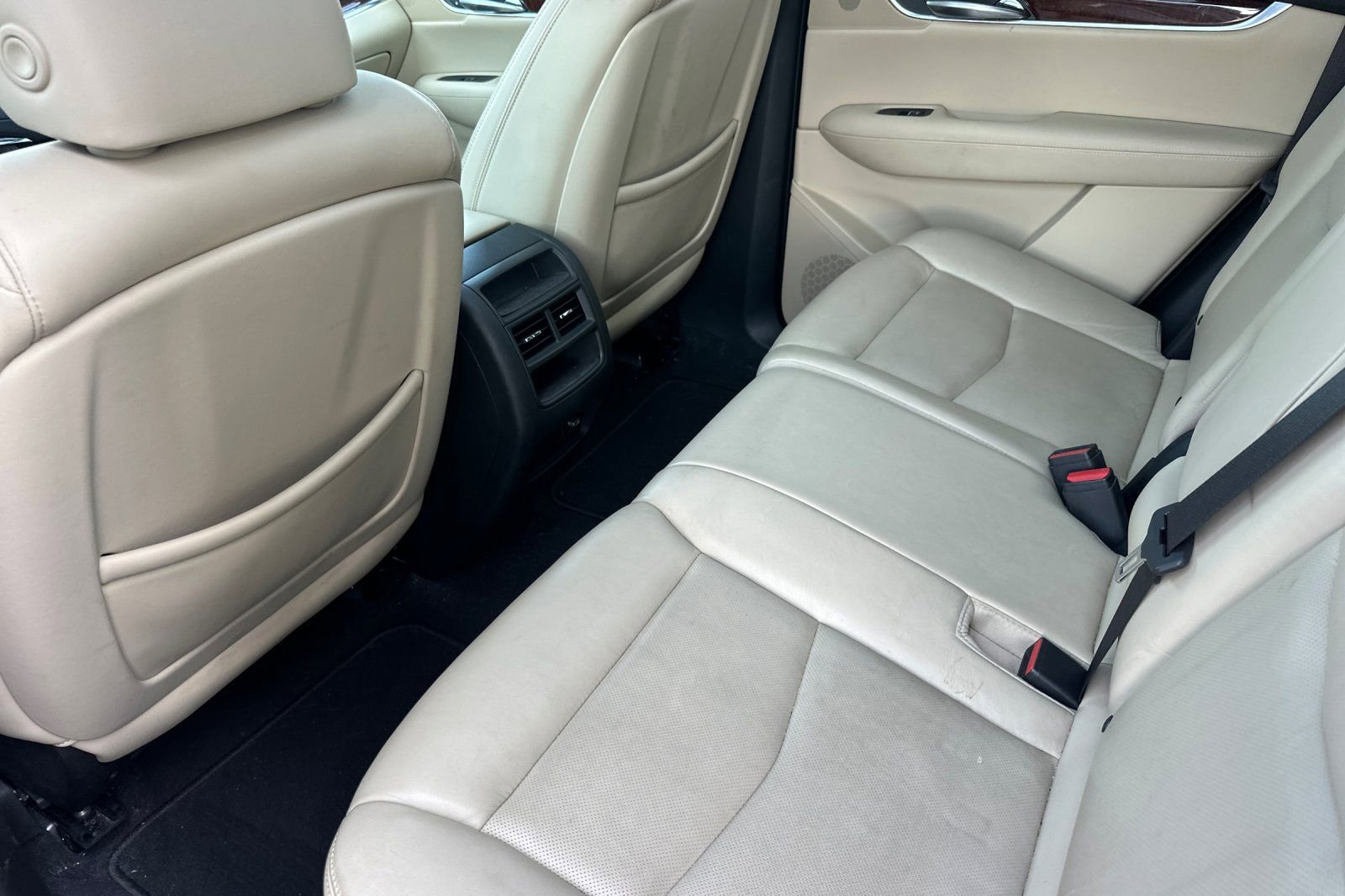 Used 2017 Cadillac XT5 Luxury w/ Driver Awareness Package AWD/4WD image 14