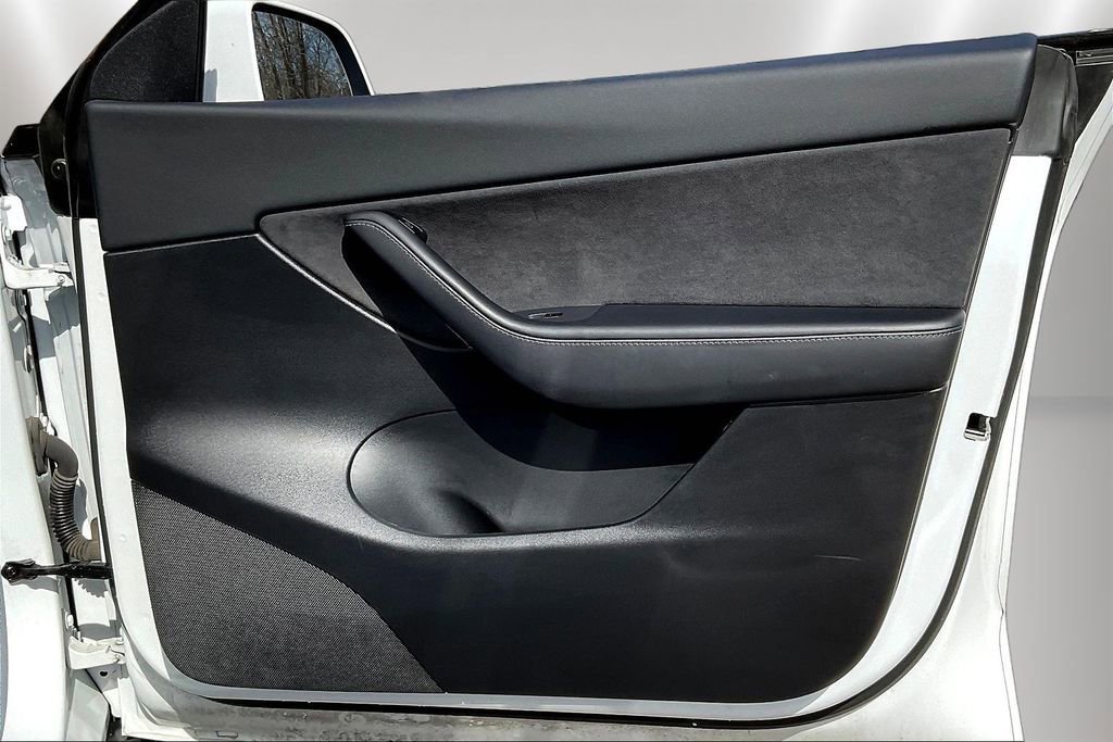 Used 2021 Tesla Model Y Long Range image 27