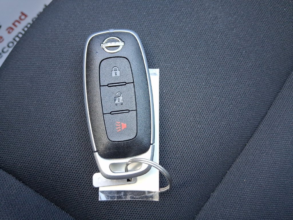 Used 2026 Nissan Rogue S FWD image 32