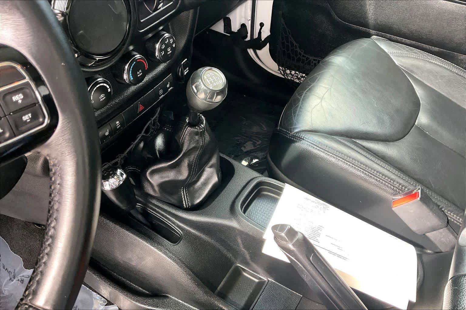 Used 2015 Jeep Wrangler Unlimited Sahara AWD/4WD image 15