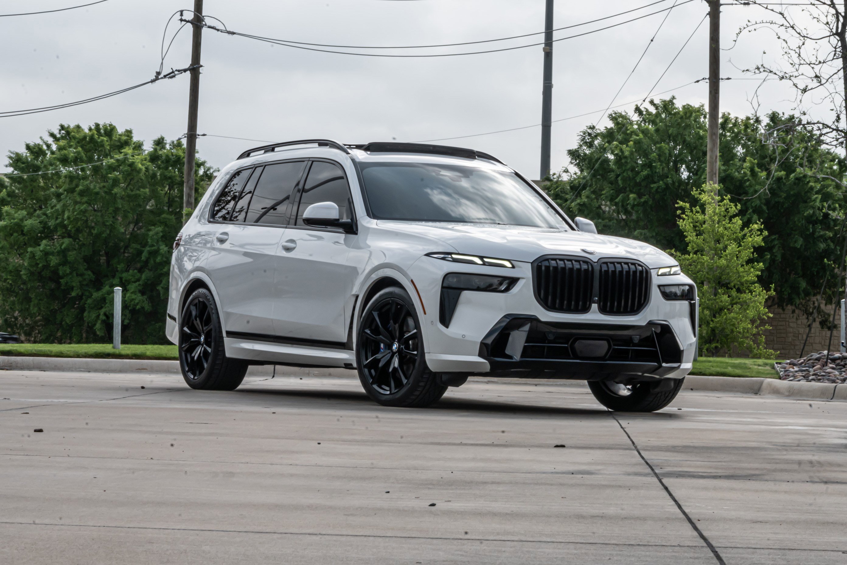 Used 2025 BMW X7 xDrive40i w/ Executive Package image 2