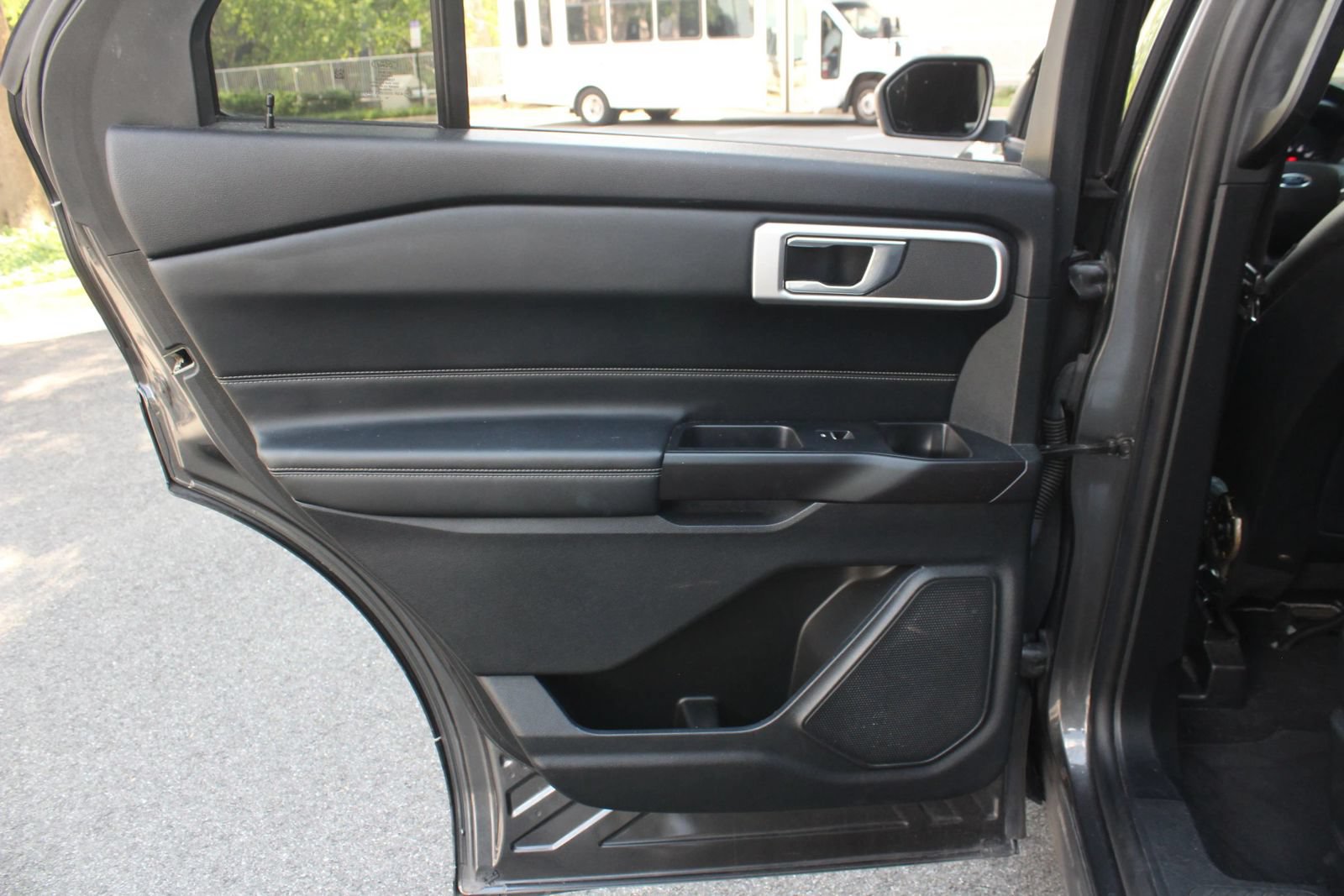 Used 2020 Ford Explorer XLT w/ Equipment Group 202A AWD/4WD image 20