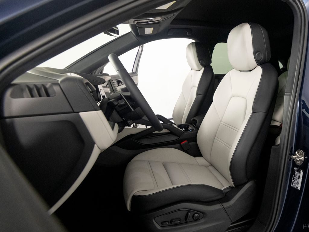 New 2026 Porsche Cayenne Coupe AWD/4WD image 5
