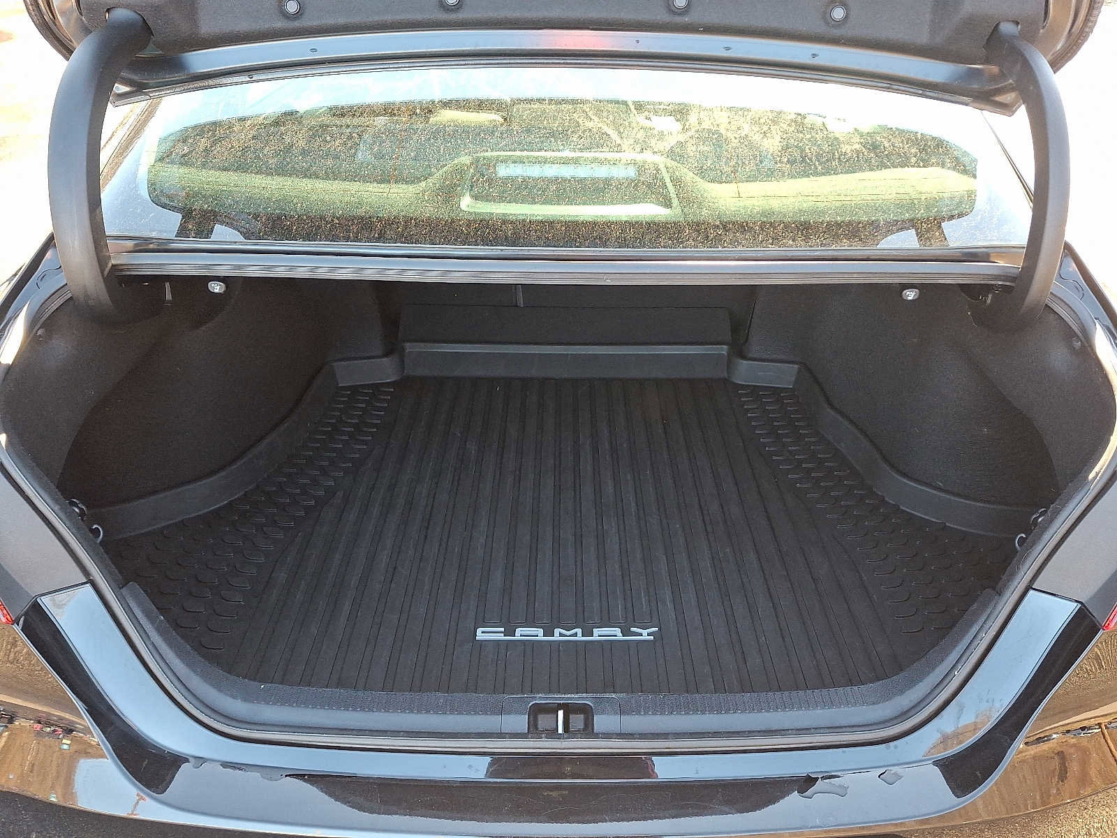 Used 2021 Toyota Camry XLE w/ Navigation Package image 29