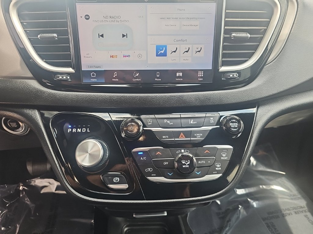 Used 2025 Chrysler Pacifica Select FWD image 19