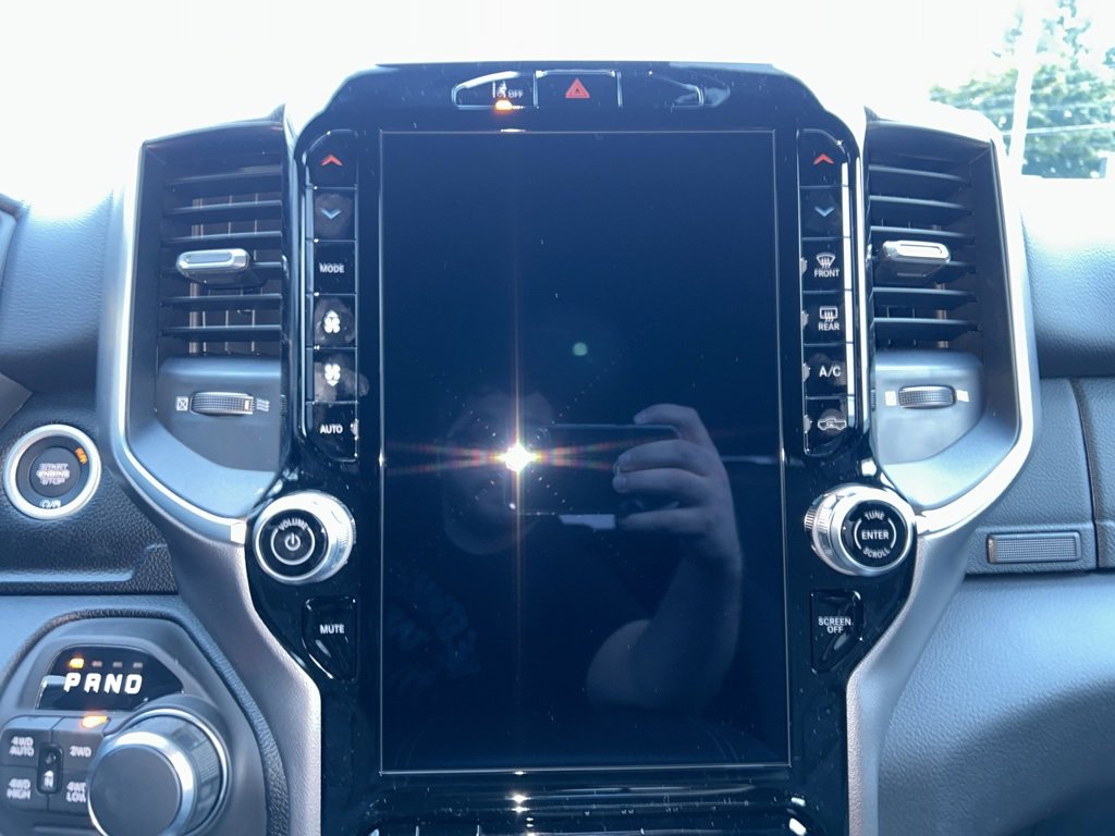 New 2026 RAM 1500 4x4 Crew Cab image 11