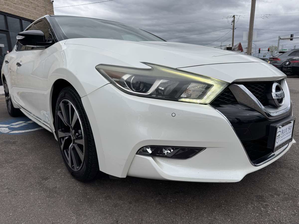Used 2016 Nissan Maxima Platinum w/ Interior Lighting Package FWD image 3