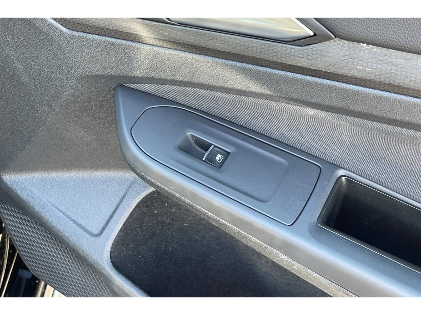 Used 2022 Volkswagen GTI SE FWD image 23