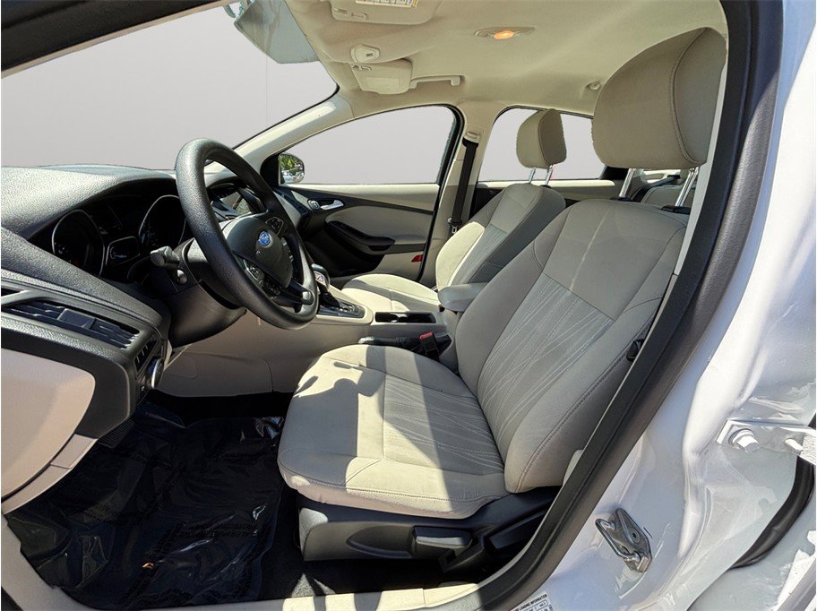 Used 2016 Ford Focus SE image 2