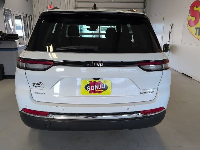 Used 2023 Jeep Grand Cherokee Laredo AWD/4WD image 4