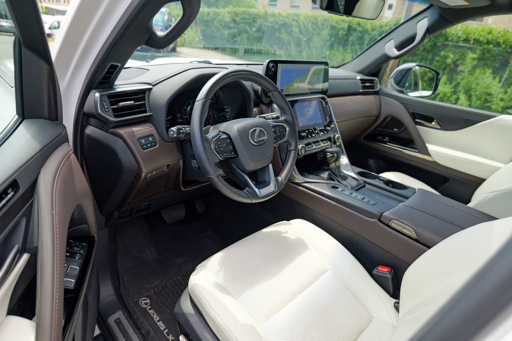 Used 2024 Lexus LX 600 4WD w/ Appearance Package image 16