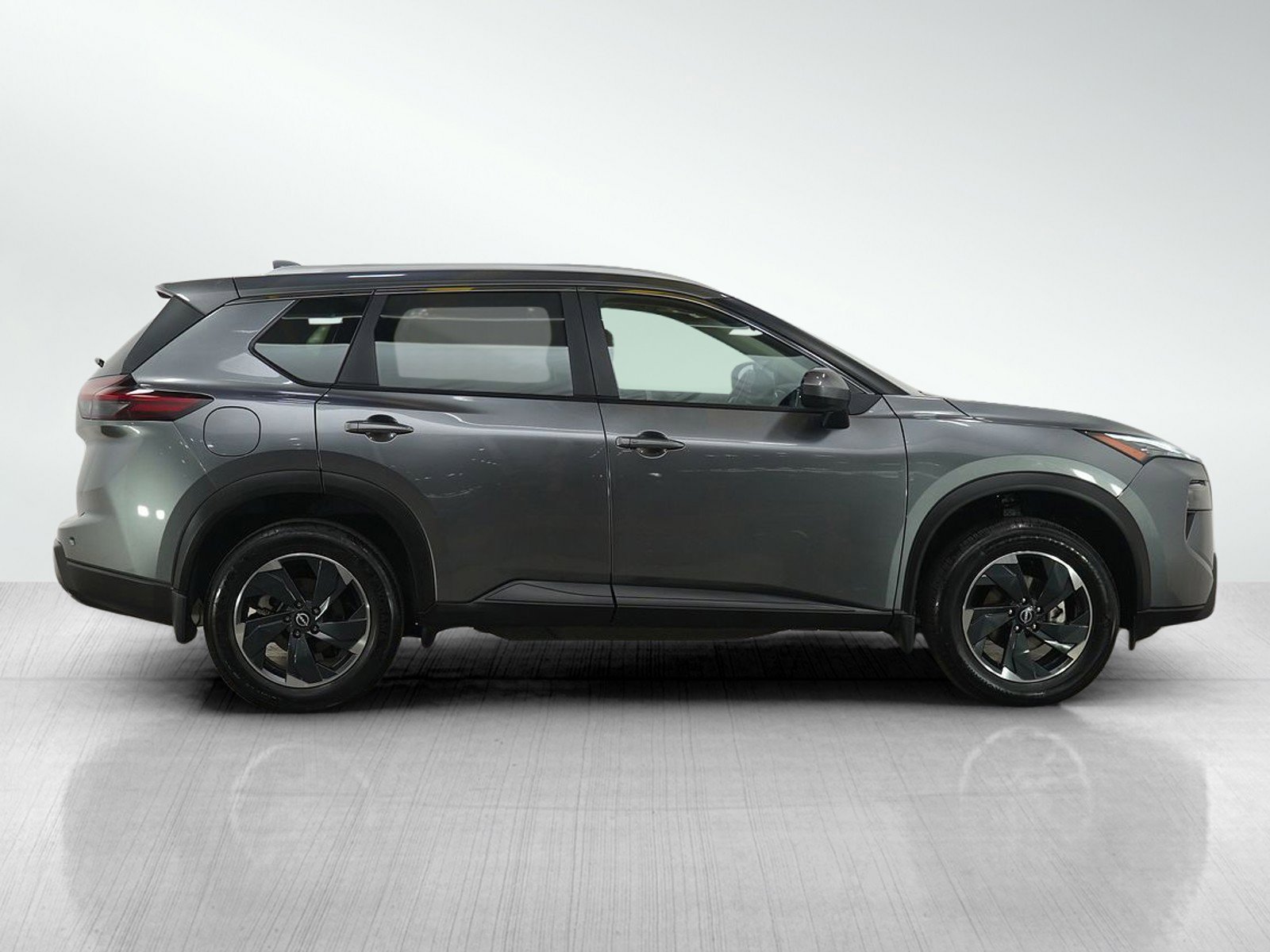 Used 2024 Nissan Rogue SV w/ SV Premium Package image 6
