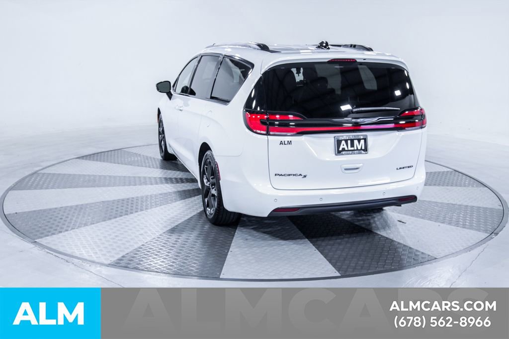 Used 2025 Chrysler Pacifica Limited FWD image 8