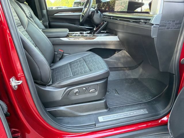 Used 2025 Cadillac Escalade ESV Sport Platinum RWD image 13